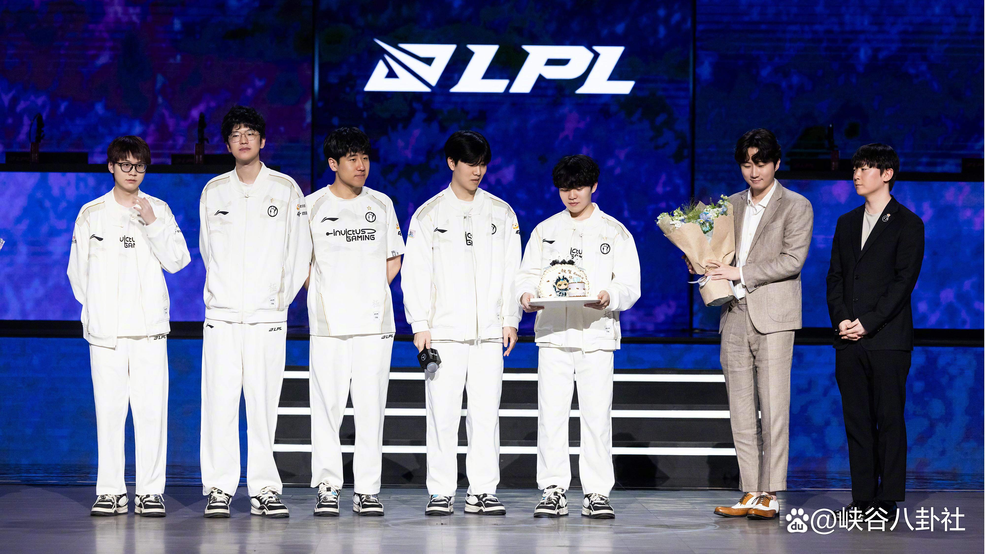 Rookie在阿森纳比赛中回归赛场,突破纪录引发热议!(rookie为什么叫肉鸡) Rookie在阿森纳比赛中回归赛场,突破纪录引发热议!(rookie为什么叫肉鸡)